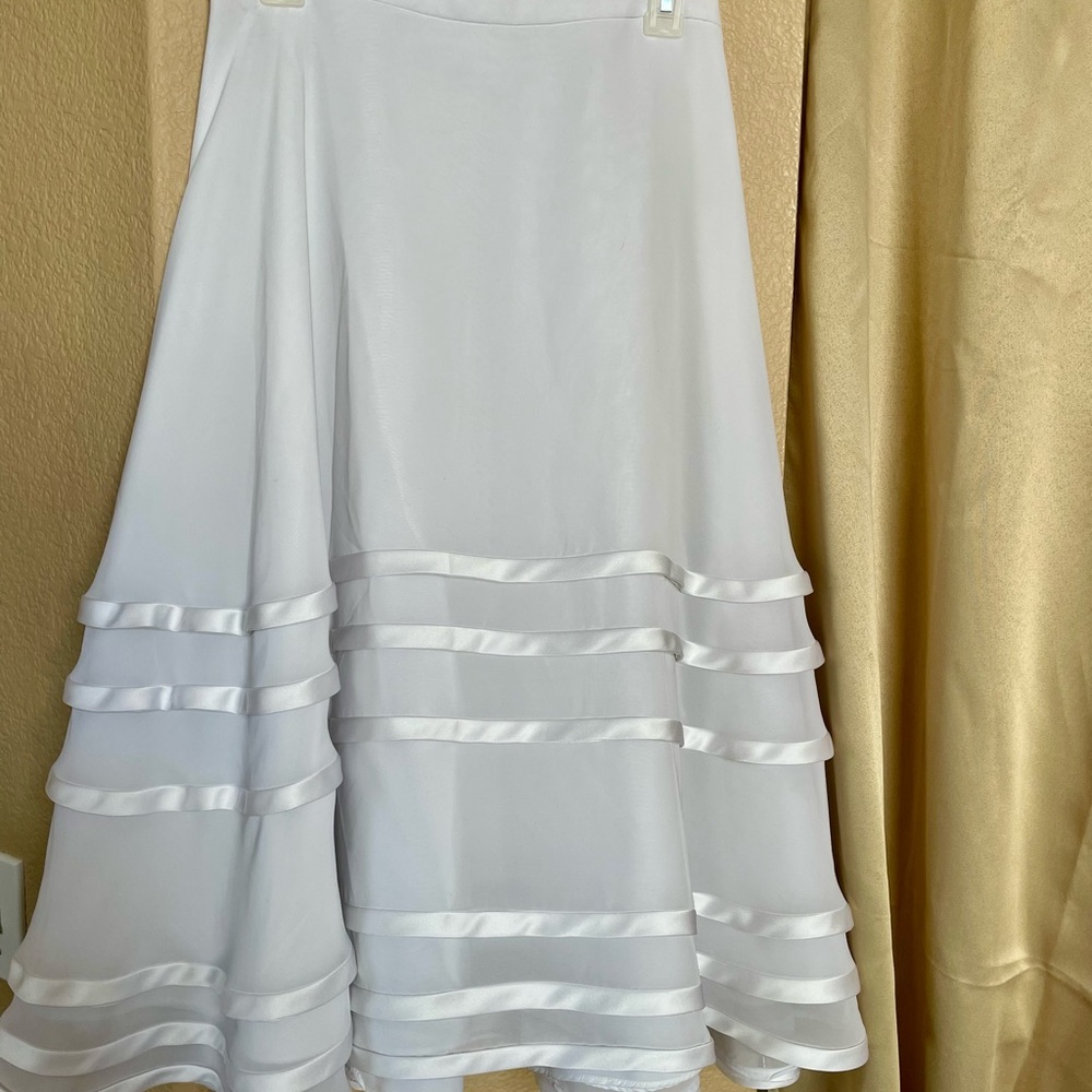 Very pretty white skirt